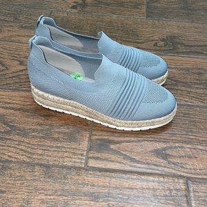 ADRIENNE VITTADINI WOMENS NIKO SLIP ON SNEAKER - GRAY SIZE 9.5